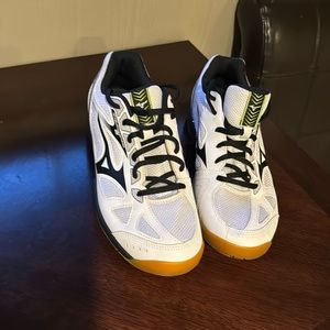 Size 9 mizuno volleyball shoes